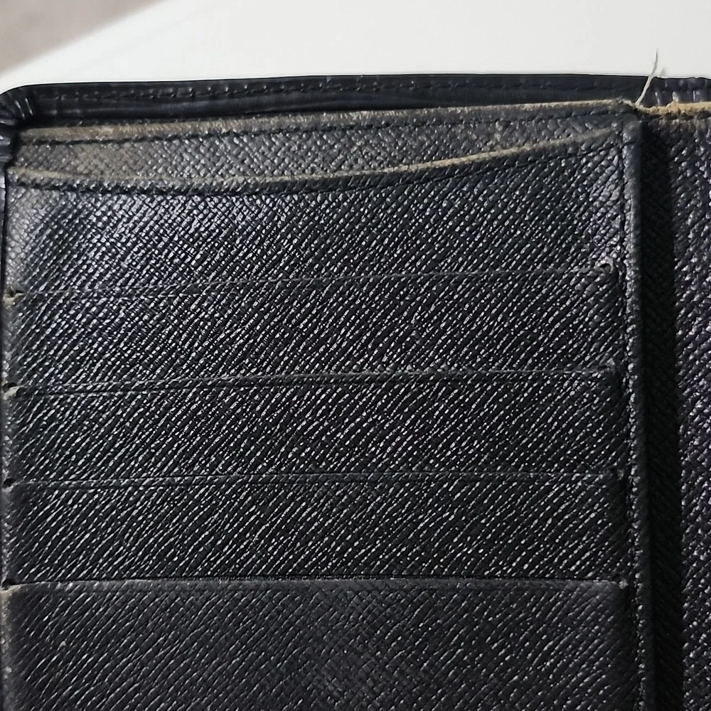 LOUIS VUITTON Small Black Epi Wallet - Picture 4 of 12